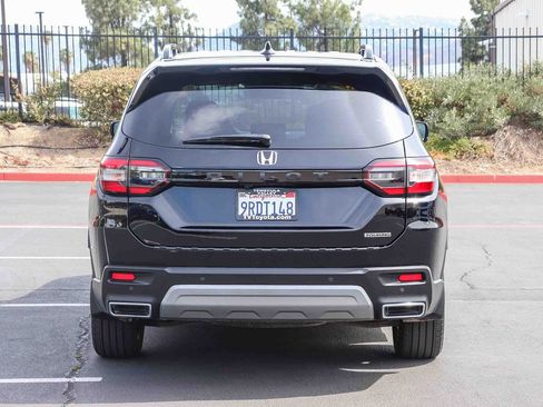 Used 2025 Honda Pilot Touring image 6