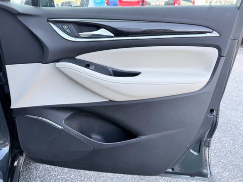 Used 2018 Buick Enclave Essence image 31