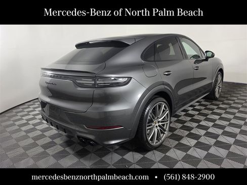 Used 2023 Porsche Cayenne Turbo image 6