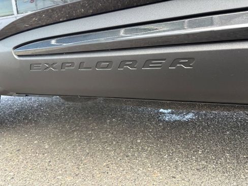 Used 2023 Ford Explorer ST AWD/4WD image 13
