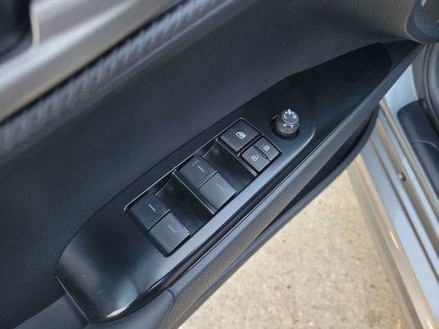 Used 2025 Toyota Camry SE image 12