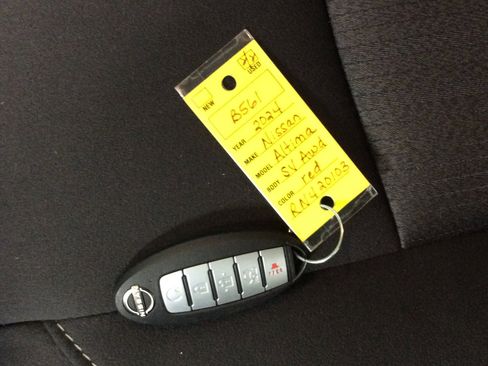 Used 2024 Nissan Altima 2.5 SV image 29