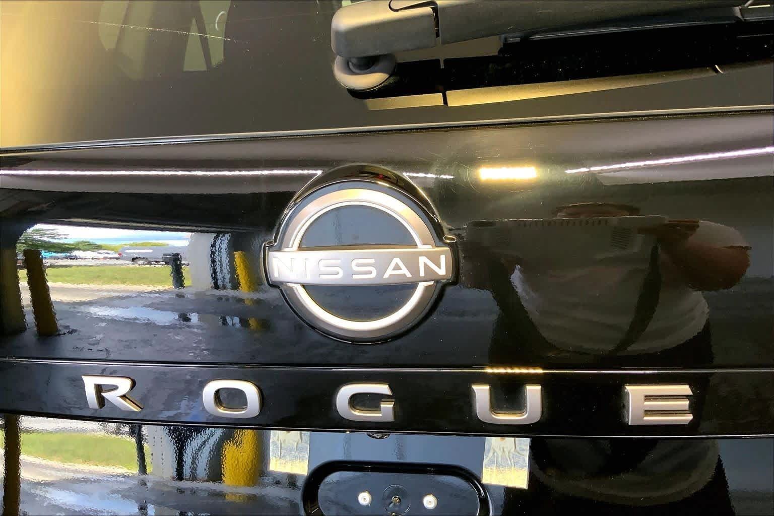 Used 2024 Nissan Rogue SL AWD/4WD image 10