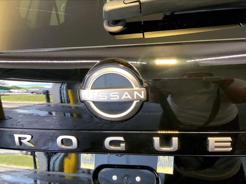 Used 2024 Nissan Rogue SL AWD/4WD image 10