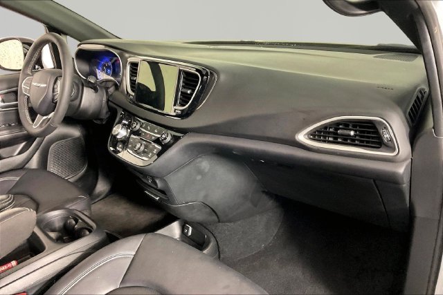 Used 2026 Chrysler Pacifica Select FWD image 21
