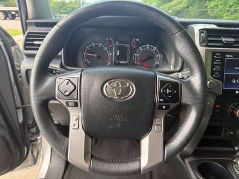 Used 2022 Toyota 4Runner SR5 AWD/4WD image 17