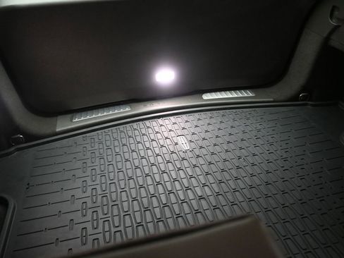 Used 2025 Lincoln Nautilus Reserve w/ Jet Appearance Package image 13