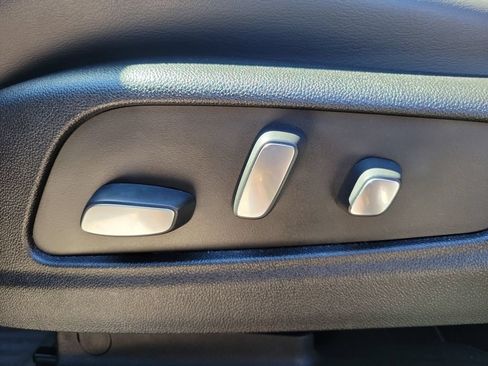Certified 2022 Cadillac XT5 Premium Luxury w/ LPO, Floor Liner Package FWD image 18