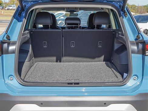 New 2025 Volkswagen Tiguan SE image 24