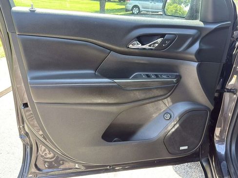 Used 2017 GMC Acadia SLT image 17