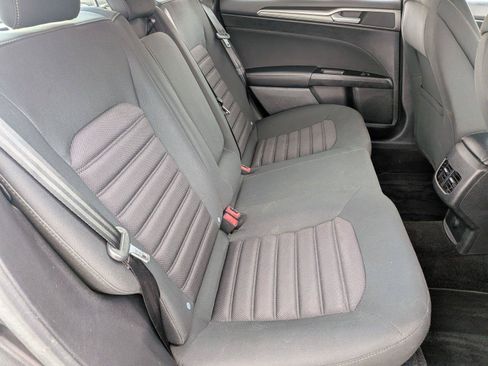 Used 2017 Ford Fusion SE FWD image 32