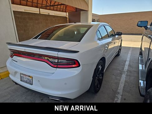 Used 2020 Dodge Charger SXT w/ Blacktop Package RWD image 3