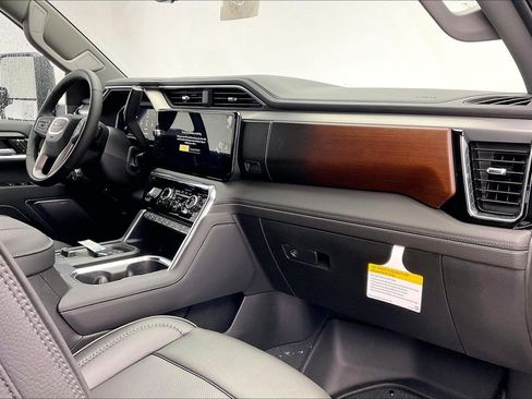 New 2026 GMC Sierra 2500 Denali w/ Denali Reserve Package image 6