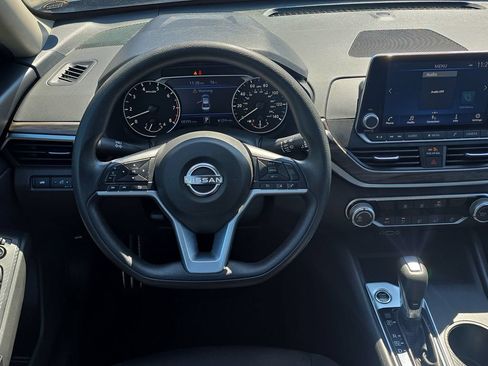 Used 2025 Nissan Altima 2.5 SV AWD/4WD image 29