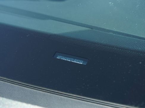 Certified 2026 Porsche Macan AWD/4WD image 31