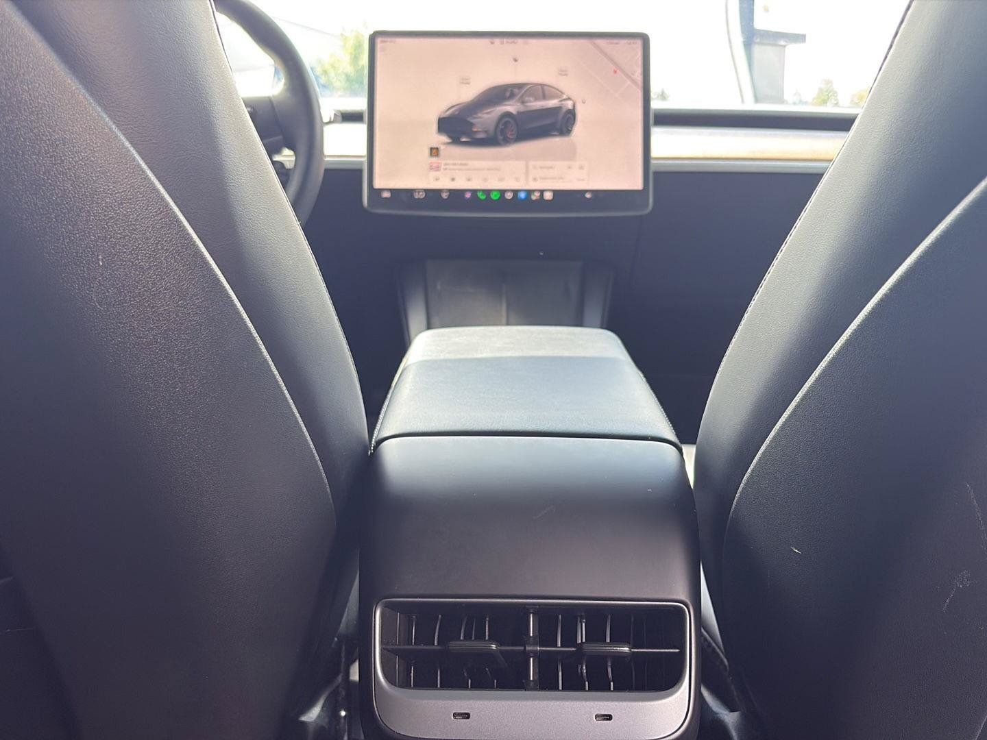 Used 2022 Tesla Model Y Performance AWD/4WD image 24