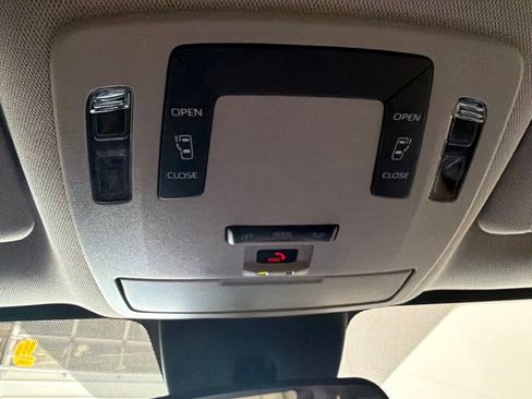 Used 2021 Toyota Sienna LE FWD image 25