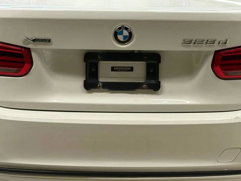 Used 2018 BMW 328d xDrive Sedan AWD/4WD image 11