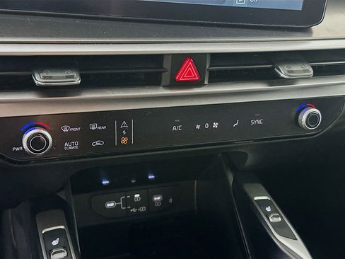 Used 2024 Kia Sorento S image 24