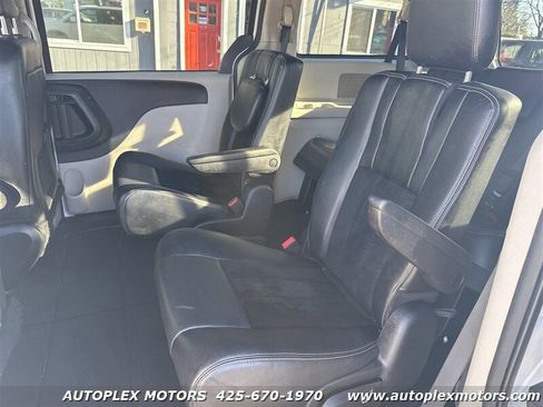 Used 2017 Dodge Grand Caravan SXT image 13