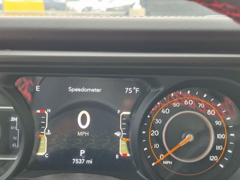 Used 2024 Jeep Wrangler Rubicon AWD/4WD image 8