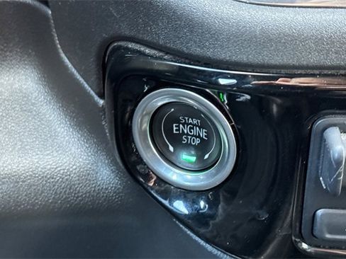 Used 2025 GMC Sierra 1500 SLT image 33