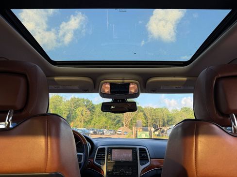 Used 2012 Jeep Grand Cherokee Overland AWD/4WD image 22