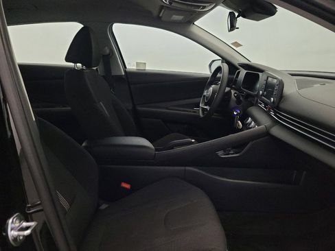 Used 2025 Hyundai Elantra SE FWD image 21