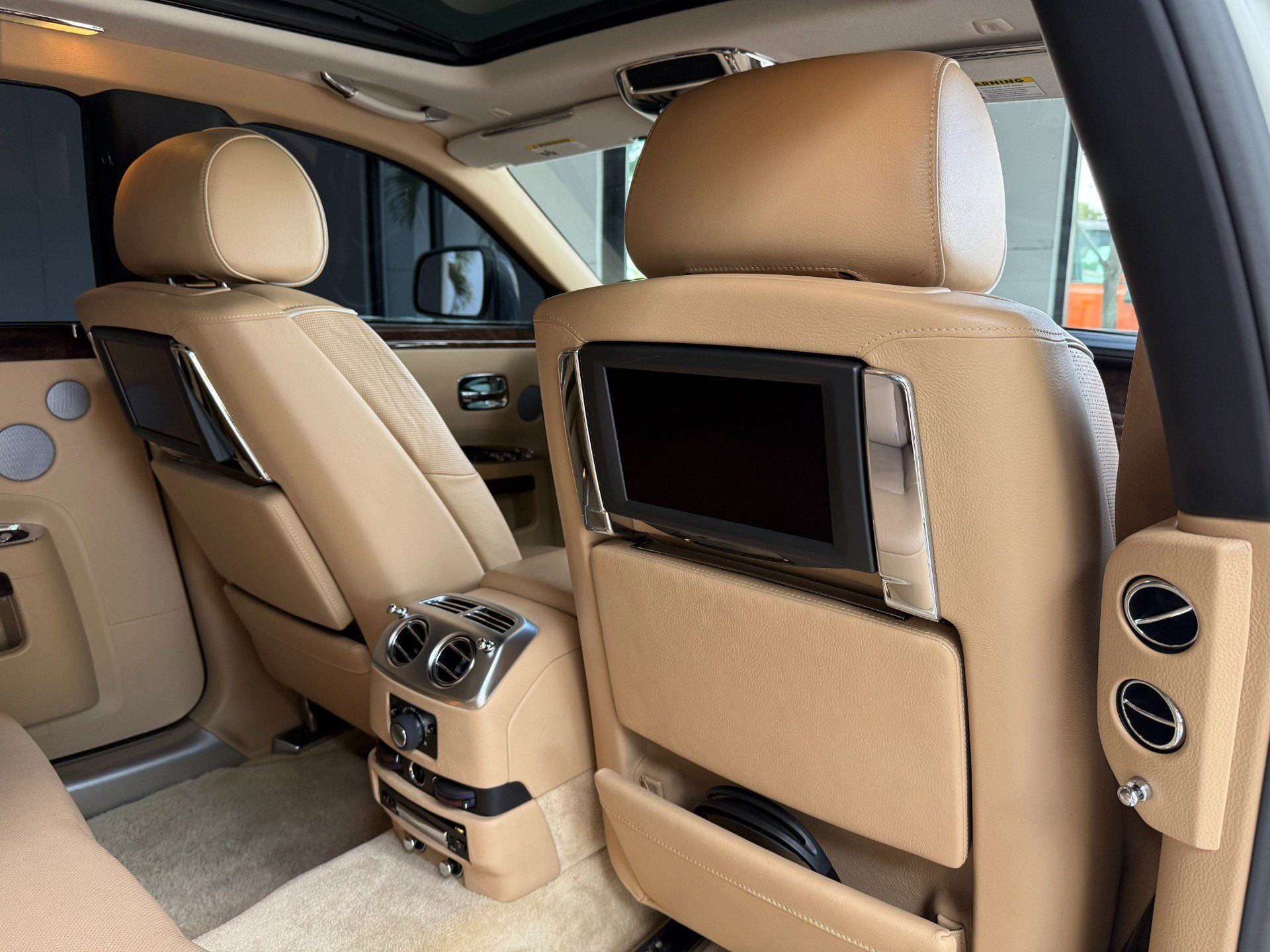Used 2011 Rolls-Royce Ghost RWD image 32
