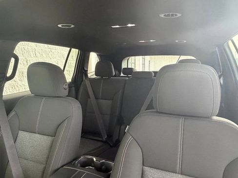 Used 2025 GMC Acadia Elevation FWD image 2
