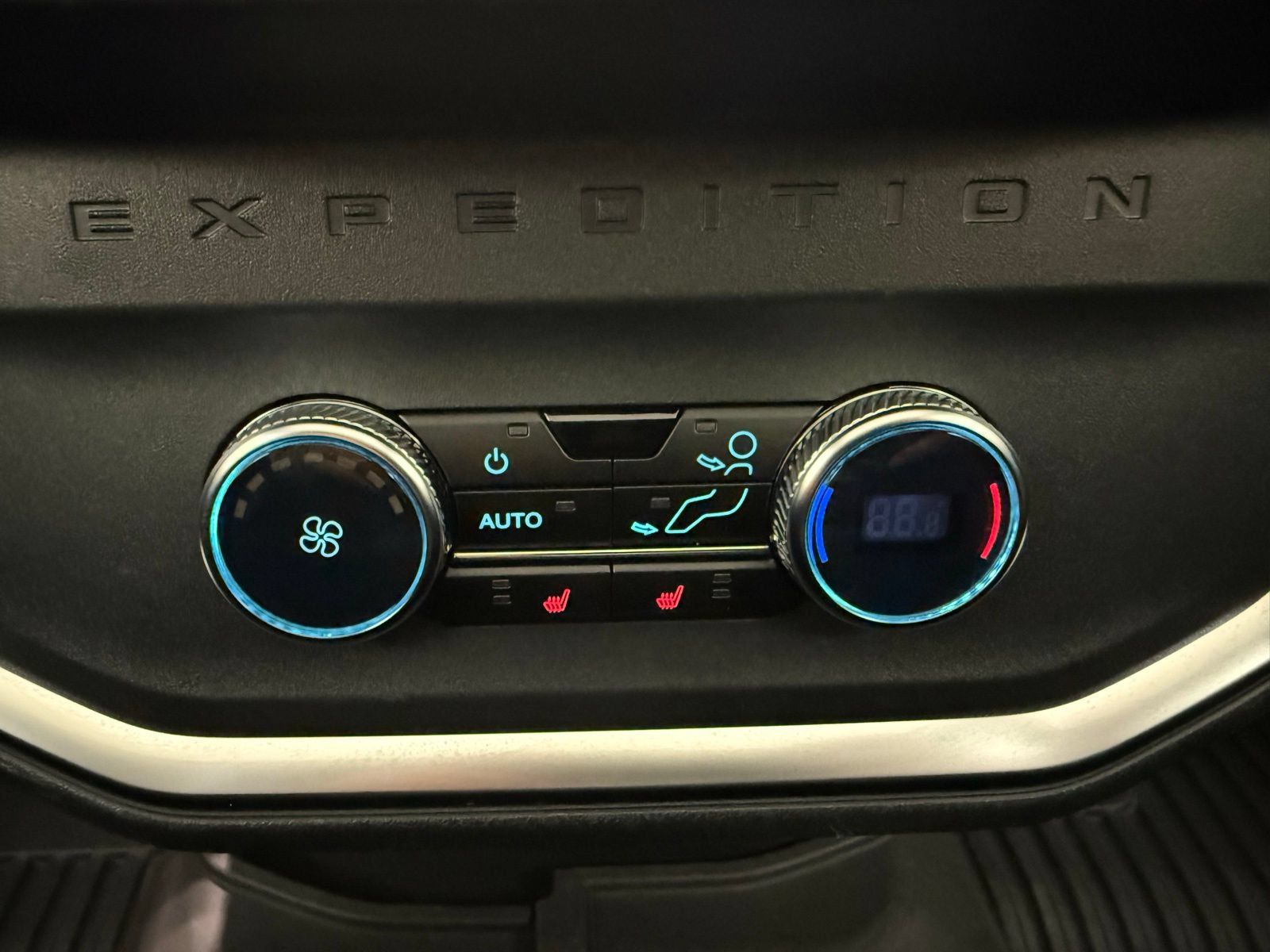 Used 2025 Ford Expedition Platinum AWD/4WD image 27