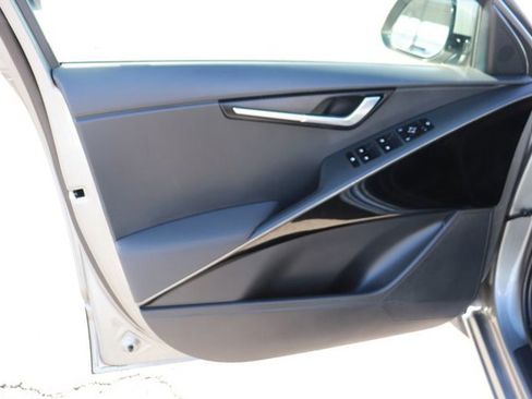 Used 2023 Kia Niro EX Touring image 10