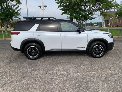 Used 2025 Nissan Pathfinder Rock Creek AWD/4WD image 2