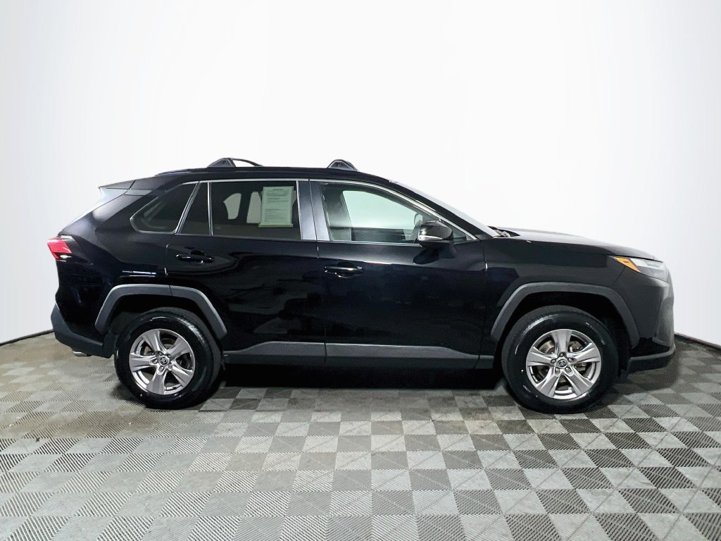 Certified 2022 Toyota RAV4 XLE w/ XLE Grade Weather Package AWD/4WD image 8