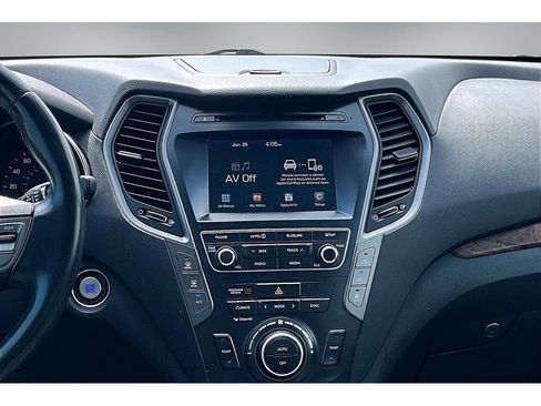 Used 2017 Hyundai Santa Fe SE w/ SE Premium Package 02 AWD/4WD image 9
