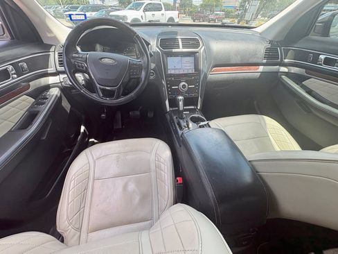 Used 2017 Ford Explorer Platinum AWD/4WD image 7