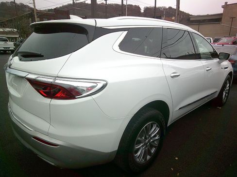 Used 2023 Buick Enclave Essence image 6