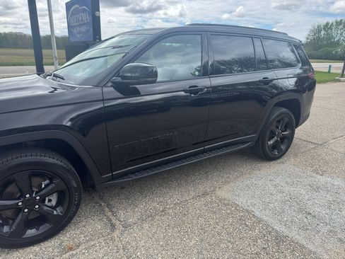 Used 2024 Jeep Grand Cherokee L Limited w/ Luxury Tech Group II AWD/4WD image 4