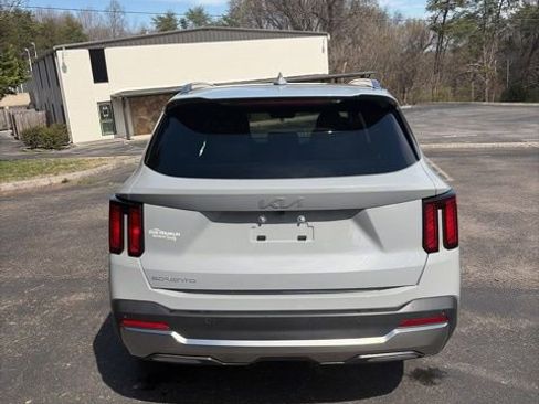 Used 2025 Kia Sorento S w/ Panoramic Sunroof Package image 8