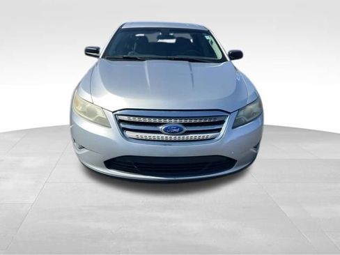 Used 2011 Ford Taurus SE image 2