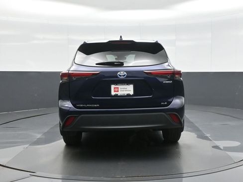 Certified 2024 Toyota Highlander XLE AWD/4WD image 6
