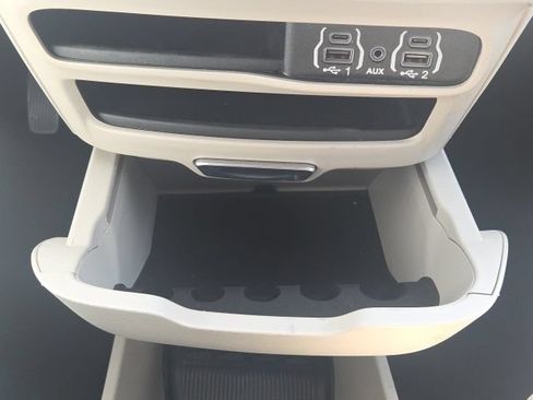Used 2023 Chrysler Pacifica Touring-L FWD image 36