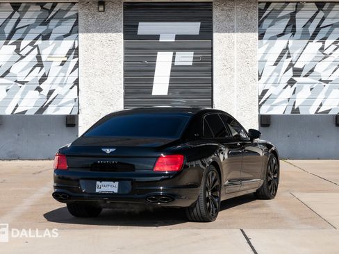 Used 2024 Bentley Flying Spur V8 image 16