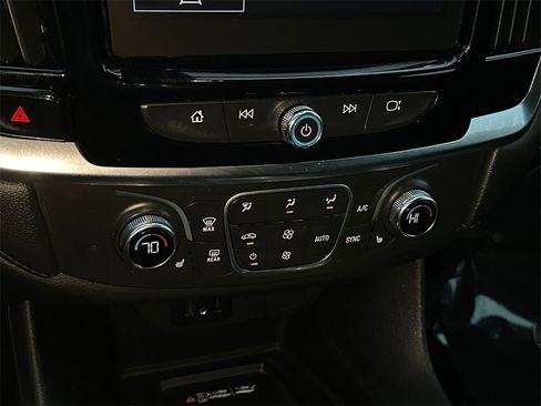 Used 2022 Chevrolet Traverse LT w/ Midnight/Sport Edition image 33