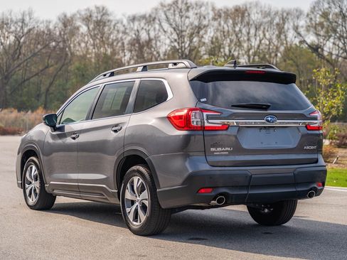 Used 2024 Subaru Ascent Premium w/ Convenience Package image 5