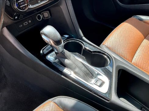 Used 2021 Buick Encore GX Essence image 16