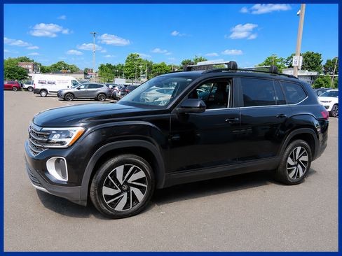 Used 2024 Volkswagen Atlas SE w/ Panoramic Sunroof Package AWD/4WD image 1