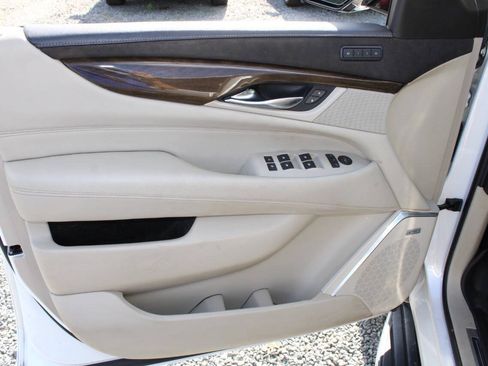 Used 2020 Cadillac Escalade ESV Premium Luxury AWD/4WD image 25