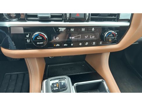 Used 2025 Nissan Pathfinder Platinum w/ Cargo Package AWD/4WD image 16