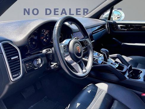 Used 2022 Porsche Cayenne AWD/4WD image 17